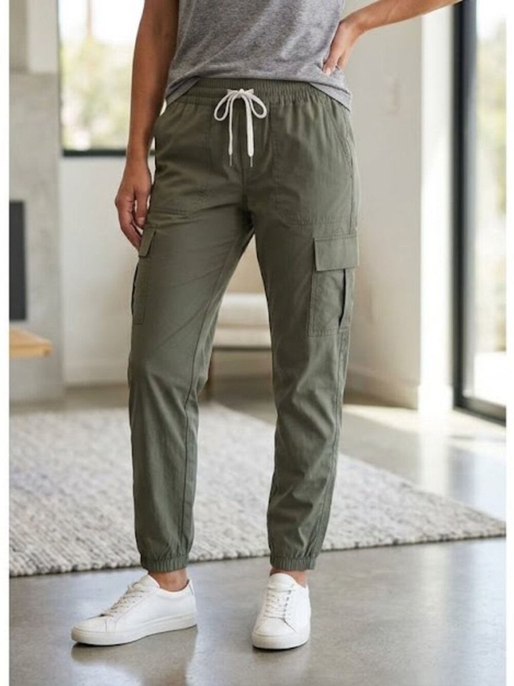 Vuori size M utility pocket joggers Olive Green